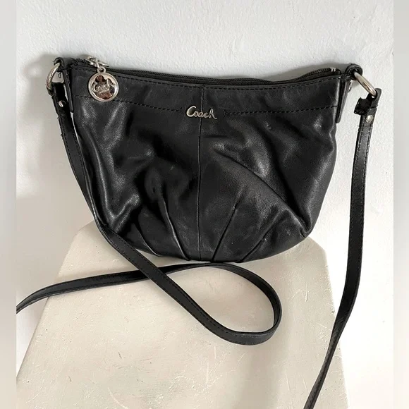 バッグ archive coach grunge leather bag black Coach 90s Archive Design Black Pebble Leather Coachtopia